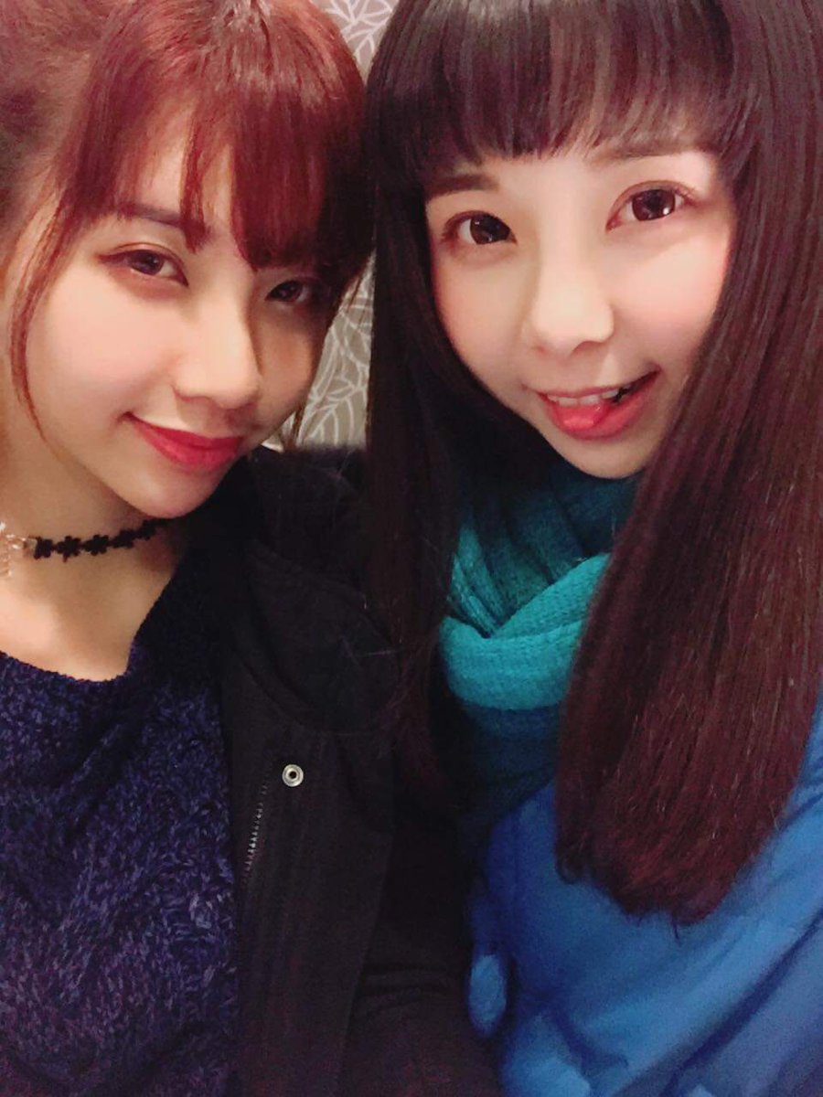 然後我是因為認識了貴人阿胎才進的直播圈@Tiny0219 

跟她聊天一直覺得她好像很窮
但她說她有朋友直播兩個月賺60萬
我就哇咧幹我也要
然後開台第一個月我的直播業績就一直屌打她到現在了

所以到現在阿胎還是很窮 https://t.co/q4JHm0Cln9