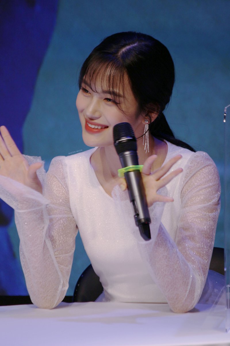 Winter_M00N's tweet photo. 200523 용산 팬싸인회

#버스터즈 #Busters #지수 #정지수
@Busters_idol https://t.co/MOaaHWEYh2
