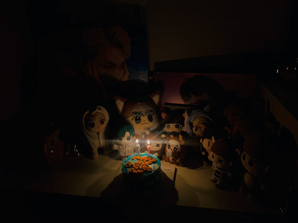 129_cho2's tweet photo. 찍고 종현이가 트위터에 올린 크리스마스 생각 난다며 한참 웃었던
#샤이니는_12년째_빛나는중
#12YearsWithSHINee https://t.co/Q0HouSPKur