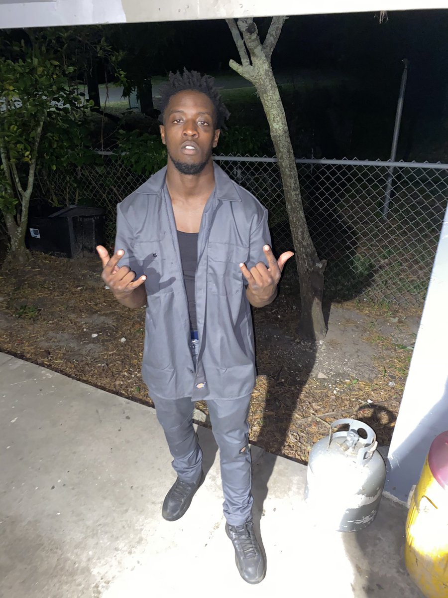 _Bigdawg05's tweet photo. I'ma be forever gang but smart enough to keep my distance 🤘🏽🐍🖤🎸 #RIPJ5 I love you forever 🐍🩸 https://t.co/sjqoGuDE69