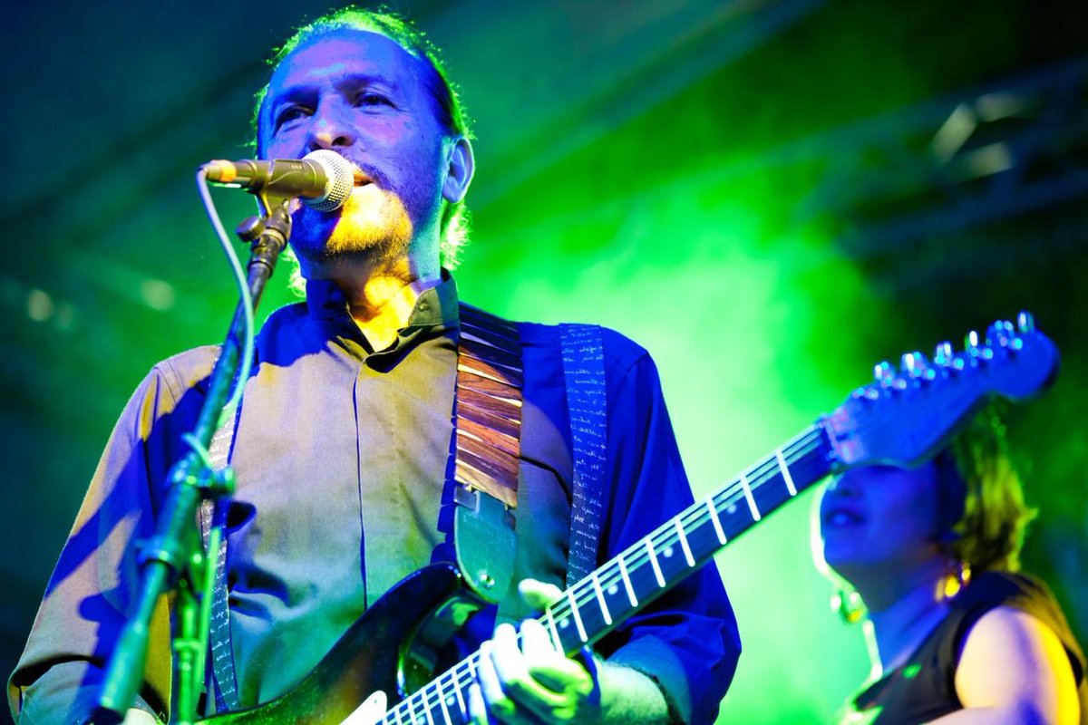 gagueando's tweet photo. Hoy murió en Carolina del Norte el gran Jorge Spiteri. Multiinstrumentista, compositor, pionero del rock venezolano que llegó a saborear el éxito tanto en Inglaterra como en su país. Además de todo eso, fue mi maestro y amigo. Una de las mejores personas que he conocido https://t.co/n9zR2QMxpU