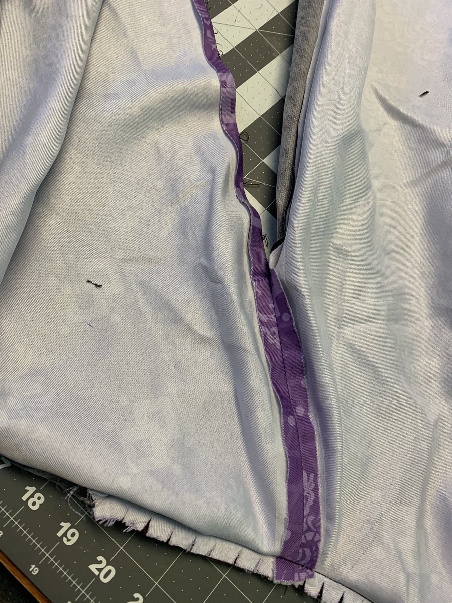 this seam is pretty interesting and i’ll probably copy it. they sewed the self and lining shoulder seams separately, and then sewed up the capelet along the edges, stopping at the edge of the shoulder. basically zero bulk! very cool