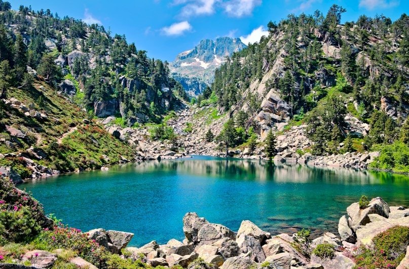 19. Lleida- Spain's Switzerland: the deep mountains + a zone with a weird dialect (Aranés)- What else if not mountains and an underrated city such as Lleida- It's objectively stunning come on you can not dislike the last pic (Estany de Sant Maurici)