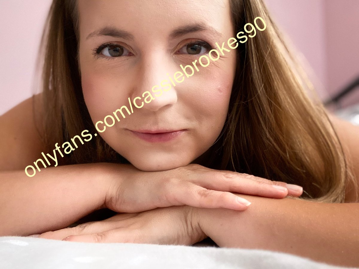 Goodnight friends! I want some white knights subbing while I sleep!
New photos dropping this week 🙊 onlyfans.com/cassiebrookes90
If this post gets 30 retweets I’ll pick three people at random to get a month free Onlyfans!