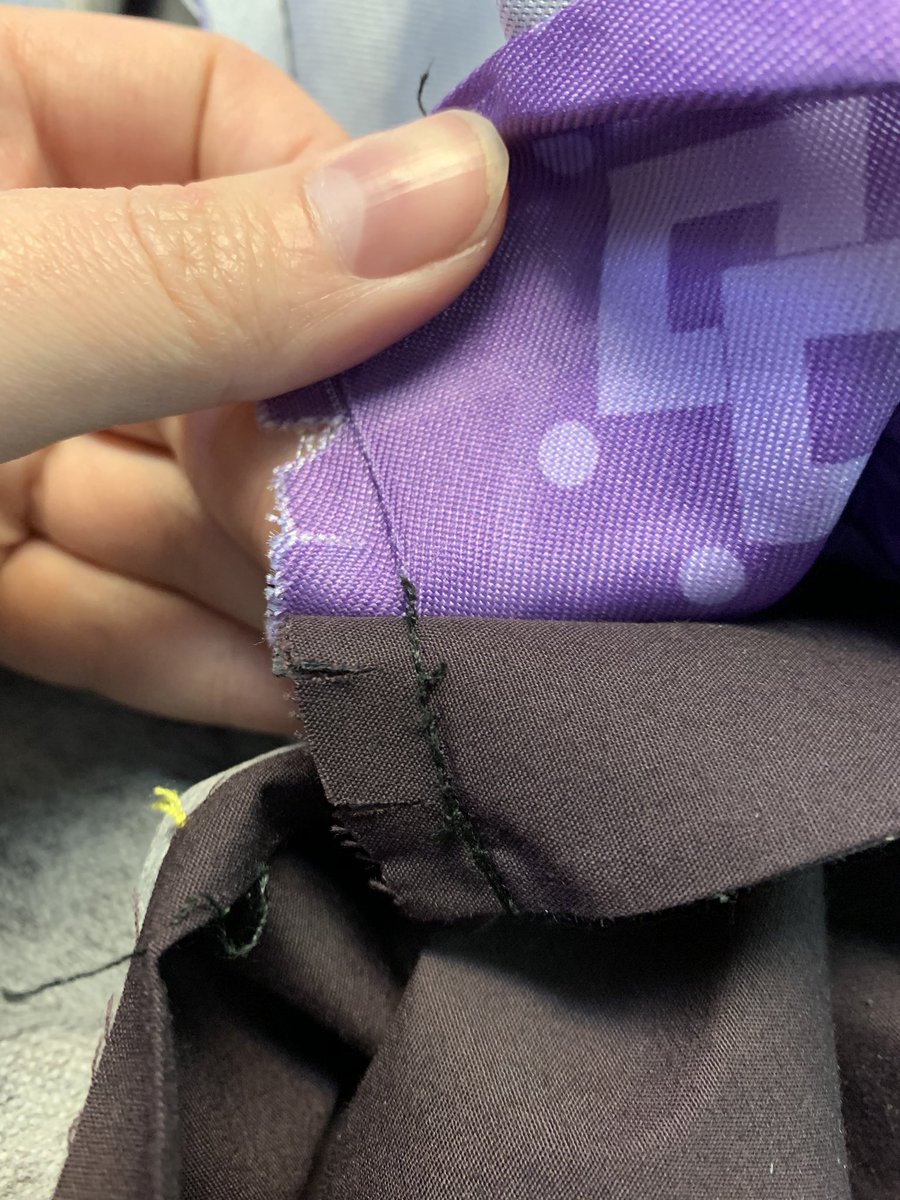 there are two seams connecting the capelet and the collar- one for the self and one for the lining. usually you’d just sew them both at once but maybe they weren’t confident about lining stuff up correctly, who knows. anyways i’m just taking the lining off bc that’s all i need