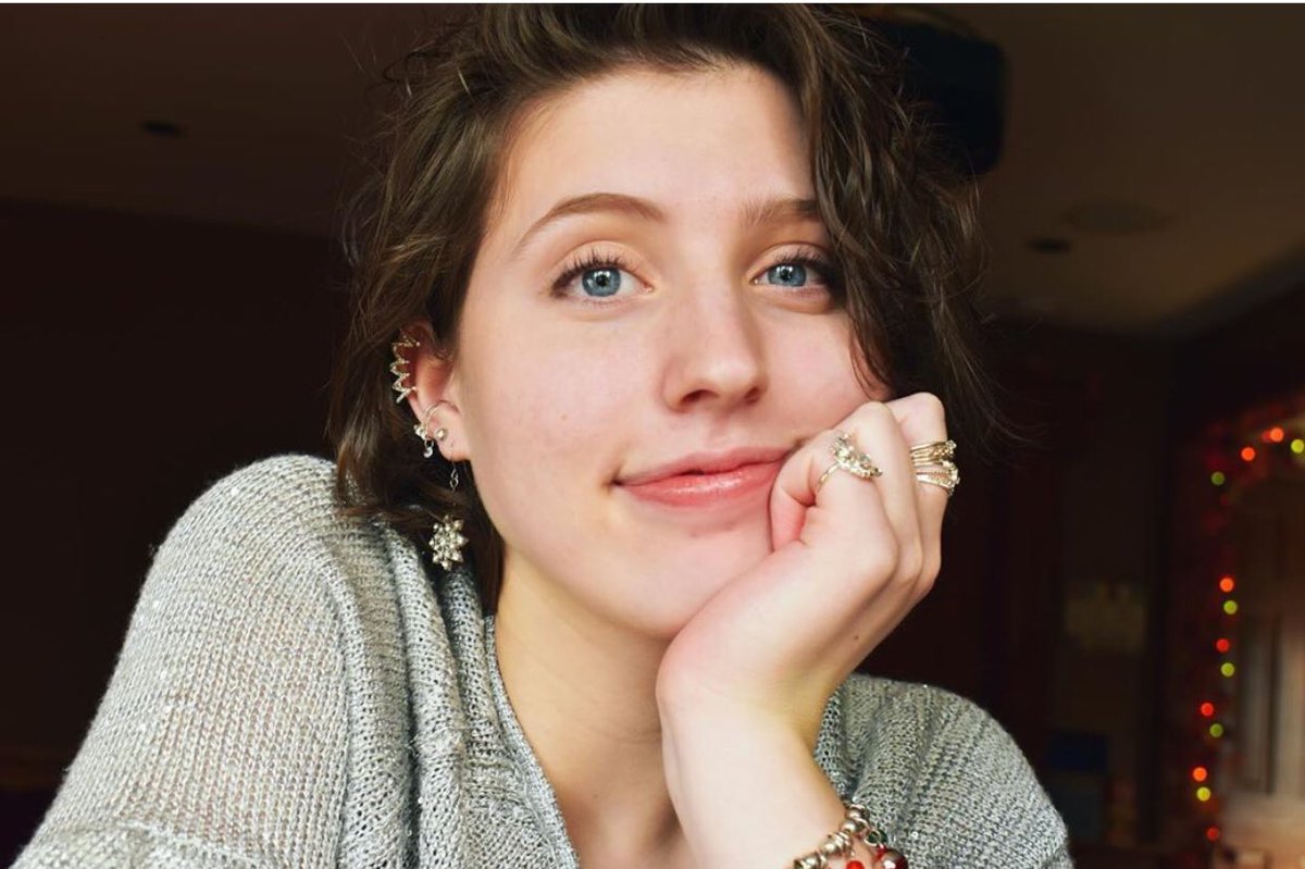 delicateolivias's tweet photo. isabel: 1629382/10
-mf queen
-very very pretty
-nice eyes
-decent
-kinda normal
-stunning
-#saveisabel
-we have the same name😌
-punch-meter: 0/10
-🧚🏻♂️✨💖💄💋💅🏻👠👗💍👒👑🌸🌷 https://t.co/KsLw0mLqjR