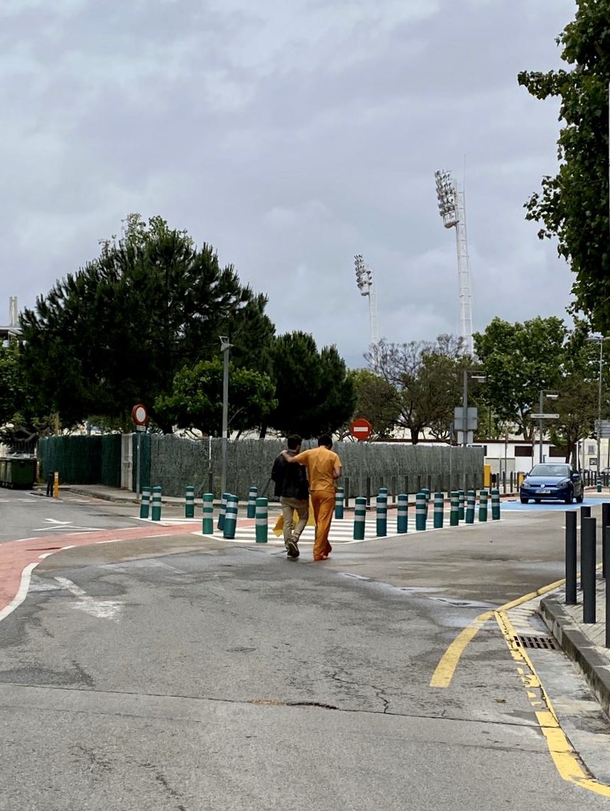 UroHub's tweet photo. Aquesta setmana hem acomiadat als nostres R5. Ha estat un plaer acompanyar-vos aquests 5 anys plens de bons moments, gràcies per la vostra dedicació i feina ben feta. Sereu uns magnífics uròlegs, molta sort! @sbeato90 @AlabatRoca https://t.co/6o3UVa6y2o