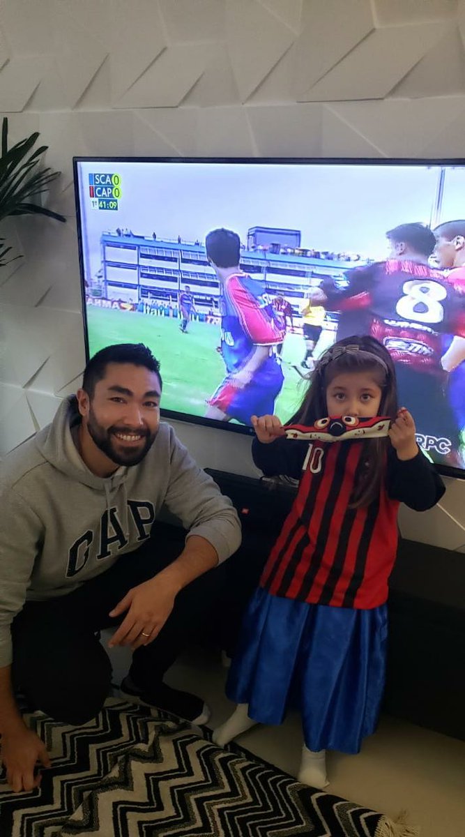 caplab_'s tweet photo. O responsável por nossas artes em 3D, o grande Nuno aproveitando para transmitir o Athleticanismo para sua filha! ❤❤ https://t.co/bveMKcwGzb