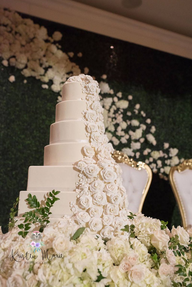 GabroEvents's tweet image. Talking about going BIG ON FLOWERS! #specialmomentsplanning #tammywaterman #sandpearl