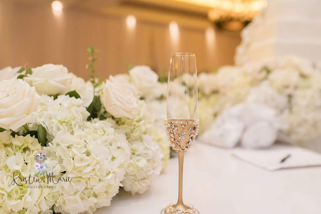 GabroEvents's tweet image. Talking about going BIG ON FLOWERS! #specialmomentsplanning #tammywaterman #sandpearl