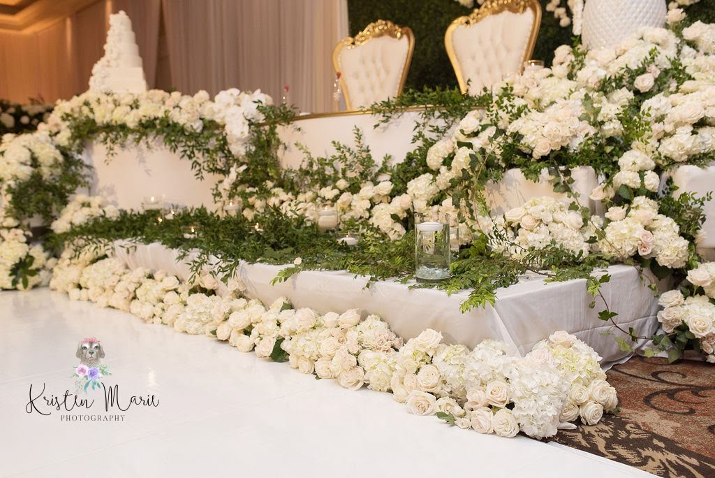 GabroEvents's tweet image. Talking about going BIG ON FLOWERS! #specialmomentsplanning #tammywaterman #sandpearl