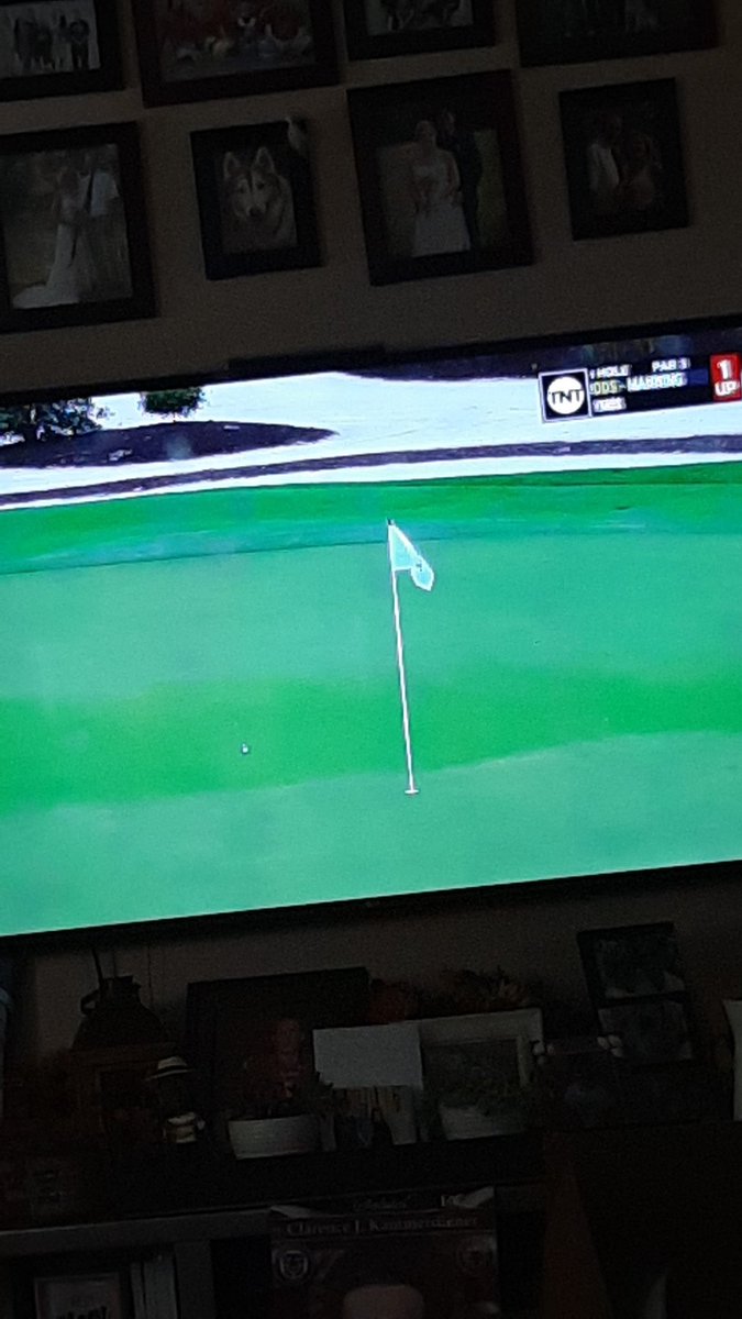 MrsMadge888's tweet photo. Best game of the year right here!! #ULTRAPrizeScramble @MichelobULTRA #TheMatch #hitthegreen https://t.co/bqpeldSr7l
