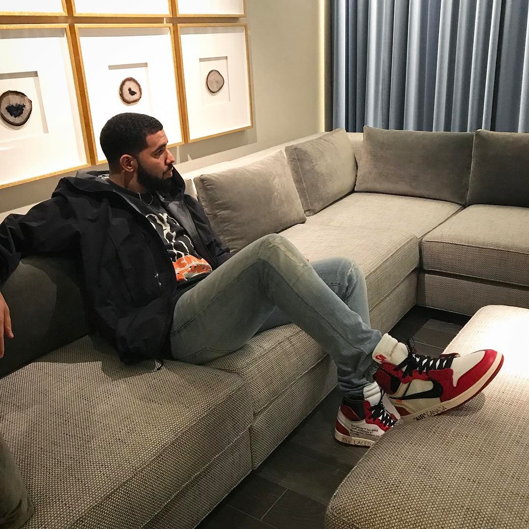 Complex Sneakers al Twitter: "Back when Virgil blessed @Drake with the "AIR" Off-White x Air Jordan 1s. Download the brand new @SoleCollector app to cop a pair of your own: