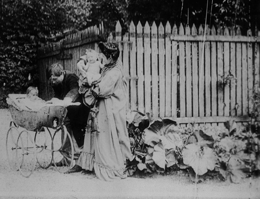 Alice Guy has some fun with pregnancy in MADAME HAS HER CRAVINGS, a 1906 comedy about a woman and her insatiable desire for every bit of food and drink she sees, from herring to absinthe. moviessilently.com/2020/05/24/mad…