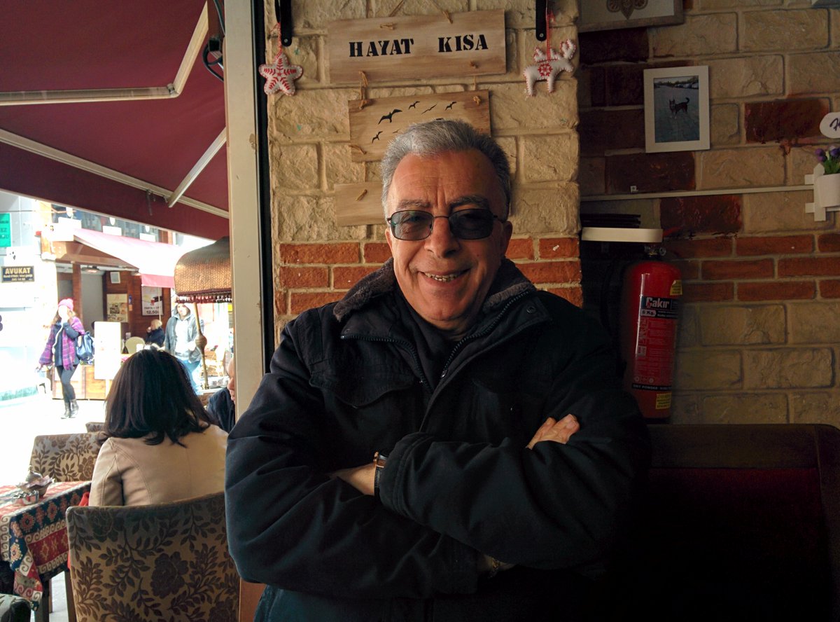 Akşit Abi'imiz gideli bugün üç koca yıl oldu.Yaralı aslan gibi dolaşırken, gidenle kalanla yaşamayı öğreniyor insan. Bize bunu yapan hayat, çaresizlere, umudu tükenmişlere neler yapmaz. Kalbimizdeki sonsuz yeri ile, özlem sevgi ve en derin saygılarımızla. ❣️#AkşitTogay