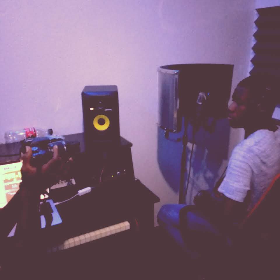 IamPreshy_P's tweet photo. Behind the sin😄, some evil deeds 'bout to drop
#AmozSound
#HIAStudios https://t.co/vWSBZ3RbVA
