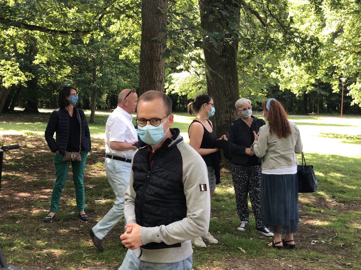 GuillaumRouger's tweet photo. Heureux de retrouver mes colistiers pour une réunion d'équipe : en petit groupe, au grand air et dans le respect des consignes sanitaires.
Masqués et combatifs, pour #Evreux!
#EvreuxAvance #Rouger2020 https://t.co/k9Q48Q8aW9