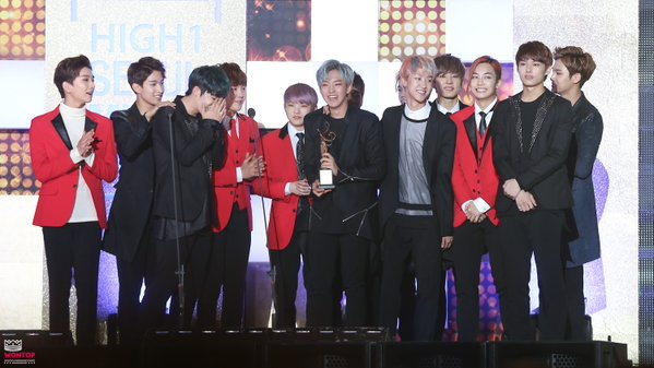  #SEVENTEEN  #세븐틴  @pledis_17 Rookie award!!