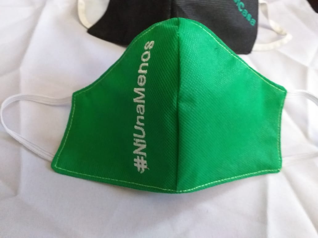 LeoVieyra_'s tweet photo. Las mascarillas bordadas que hace y vende mi vieja son de excelente calidad, 100% lavables, de tela TNT doble. La pueden contactar directo a su wsp +56 9 6501 4215, se llama Rosa Vieyra (contesta a la brevedad)

Gracias por el RT solidario ⭐⭐⭐⭐⭐✊ https://t.co/h9pKut0v9v