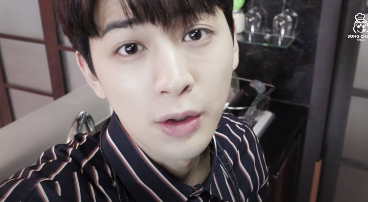 yunhyeong getting his face close to the camera, yet another thread no one asked for [ #iKON  #아이콘  #송윤형  #ユニョン  @YG_IKONIC  @sssong6823]