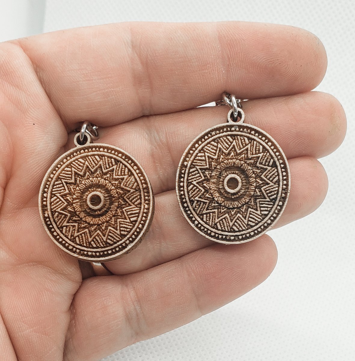 Use the code HCDSOCIAL and get 25% off your entire purchase of these and any of the fun items through the link below.

etsy.com/listing/814241…

#sunburst #sunburstearrings #shopsmall #handmade #create #laserengraved #lasercut #dangleearrings #art