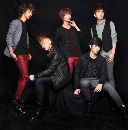 [2009-2010]Feb’09:Best Newcomer (Seoul Music Awards)June:Juliette 1st win Dec:Popularity Award (Golden Disk Awards) July’10:Lucifer nominated for Best Dance Performance Award (MAMA)Dec:1st concert tour SHINee World at Yoyogi National Gymnasium, Tokyo