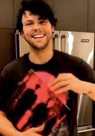 ashton irwin being ★彡 cuddly af 彡★a thread