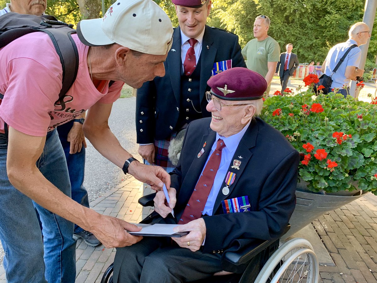 However, like so many agreed - Sandy was the star of the show. He was mobbed for selfies and autographs everywhere he went. I said to him “Sandy you’re a celebrity!” to which he replied “Get away min, I’m a Paratrooper!” He was just so delighted to meet so many friendly faces.