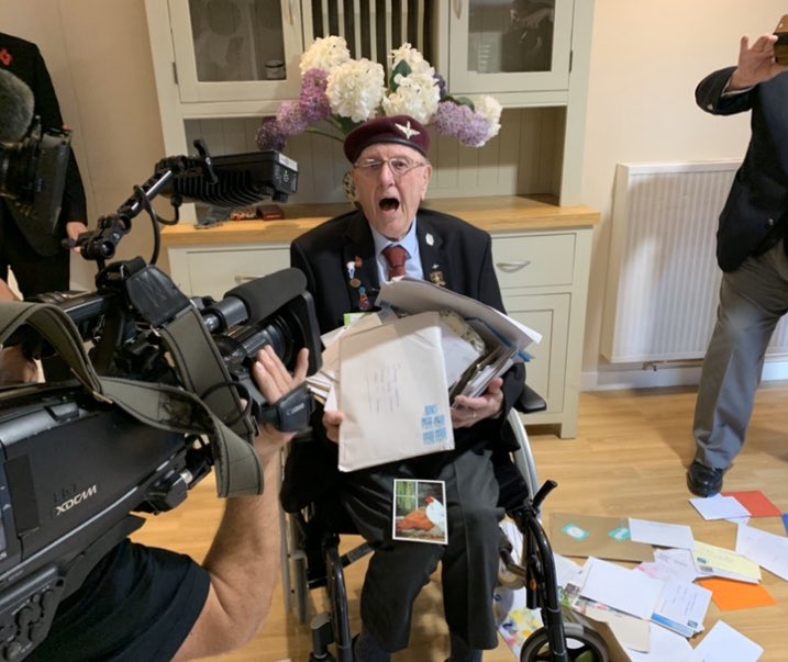 In Nov 2019, I was reunited with Sandy at his care home in Aberdeen. He had received hundreds of ‘fan mail’ letters from people in the Netherlands who were so moved by his story. It was organised by Dutch broadcaster  @OmroepGLD. His expression says it all. 