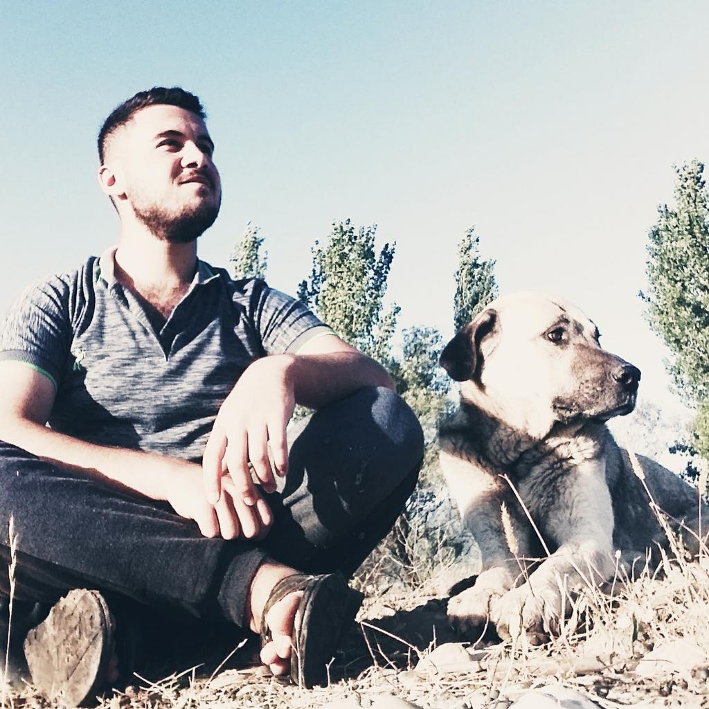 Bunu öğrenin artık en sadakatli dostlarınız hayranlardır (Yerdekilere merhamet edin ki göktekilerde size merhamet etsin. )