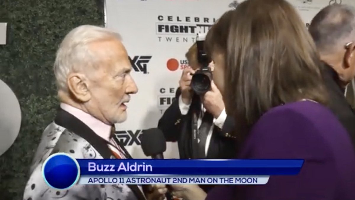 LLCarrington's tweet image. Help! I’m going through withdrawls... Will someone please point me to the nearest red carpet?!? 
🎥📸🎥📸🎥📸🎥📸🎥📸🎥📸🎥
#redcarpetstyle #redcarpetinterviews #celebrityfightnight #chandlerinternationalfilmfestival #interviews #interviewskills