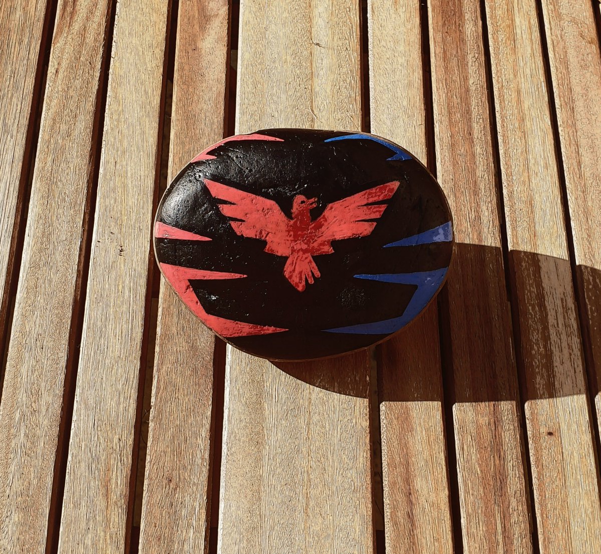 WBAssassins's tweet photo. @RoyalRavens Royal Raven Rock Painting ! #6thRaven https://t.co/q02aKYWfrN