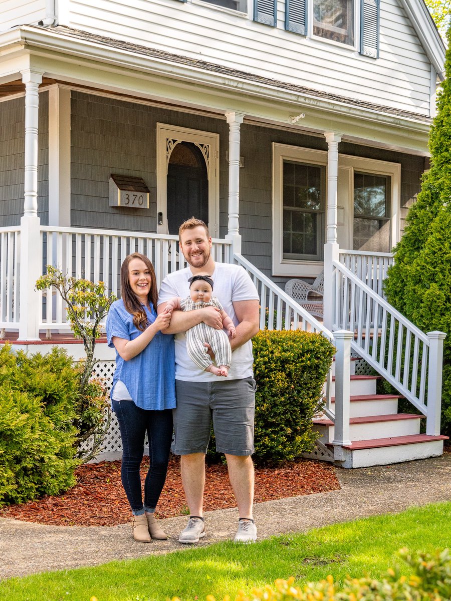 edphotoscom's tweet photo. Melrose residents support #frontstepsproject Photographer comes and takes socially distant family photo on your front steps. Donate what you can to a local organization @MelroseHelps Contact me directly to participate #melrose #melrosehelps #melrosetogether https://t.co/xXokGNJoBf