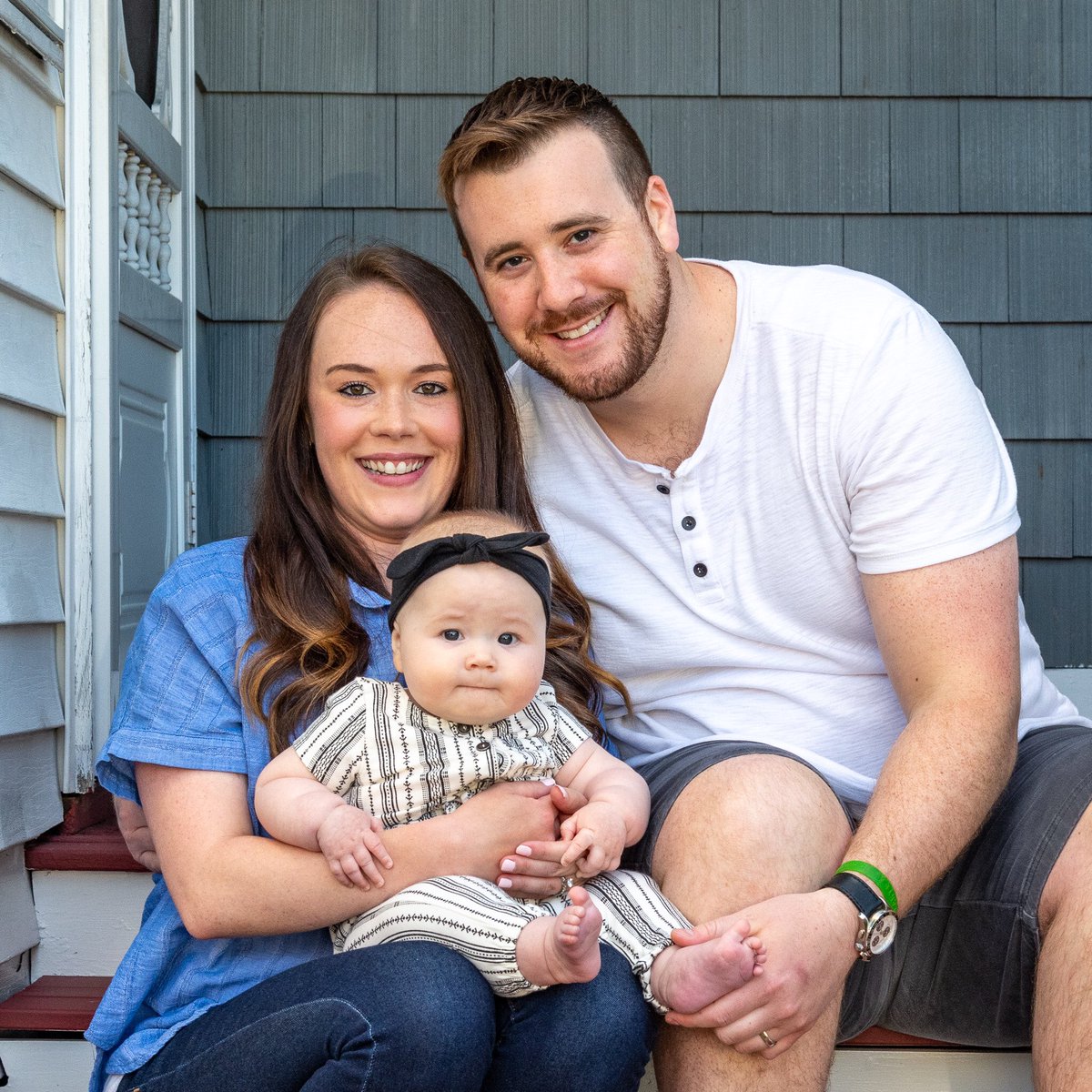 edphotoscom's tweet photo. Melrose residents support #frontstepsproject Photographer comes and takes socially distant family photo on your front steps. Donate what you can to a local organization @MelroseHelps Contact me directly to participate #melrose #melrosehelps #melrosetogether https://t.co/xXokGNJoBf