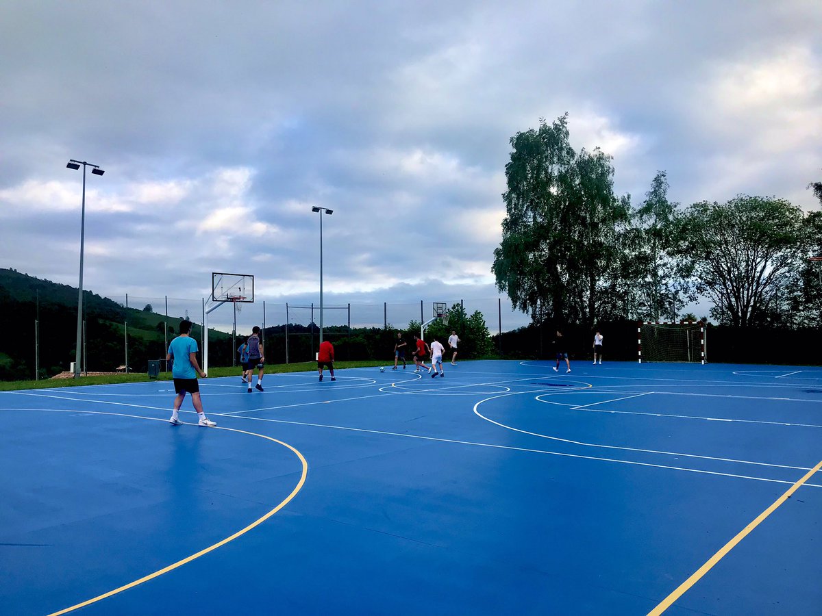 pepcoma's tweet photo. ⚽️ Pista poliesportiva estrenada després de les millores! https://t.co/18L9mTlr8T
