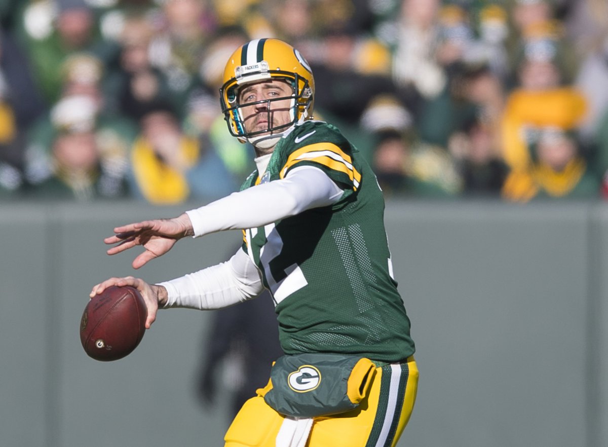 PFF's tweet photo. Highest PFF passing grade 2006-2019

1. Drew Brees - 96.9
2. Tom Brady - 96.7
3. Peyton Manning - 96.3
4. Aaron Rodgers - 95.7 https://t.co/zB4MU9gw7y