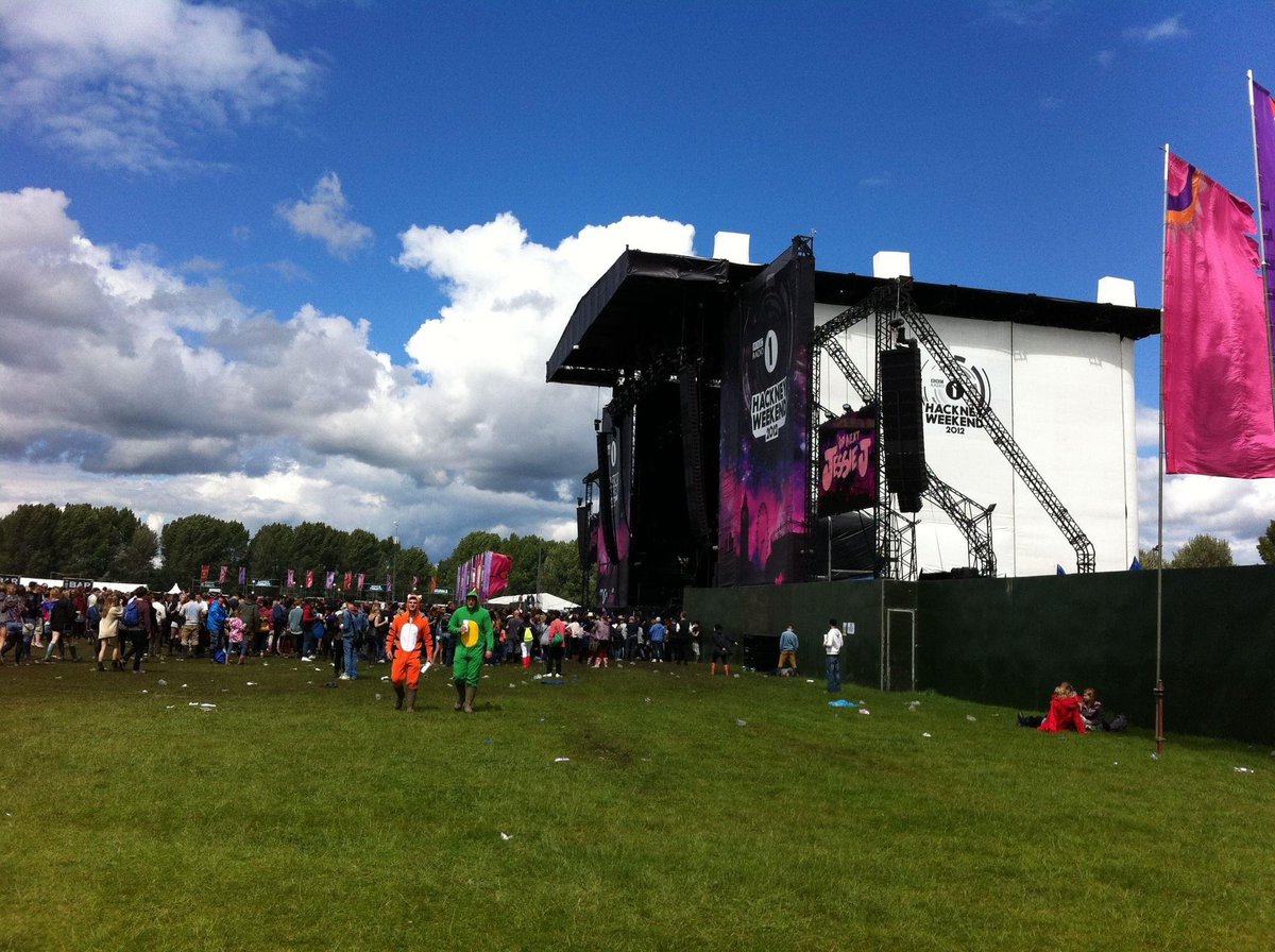 RozChamps's tweet photo. Listening to @BBCR1 big weekend is giving me all the throwback feels to when we went to Hackney big weekend in 2012! Was incredible seeing Rihanna, Dizzee Rascal, Tinnie Tempah, Jessie J, Florence and others https://t.co/Fk0sCR7vyb