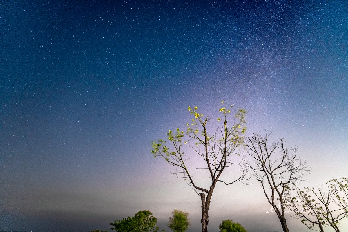 atitanxt's tweet photo. Under the countless stars, it's not always clear but I will be willing to wait.🎇 #Suzhou #LakeTaihu #photography https://t.co/FBKzq1XTxt