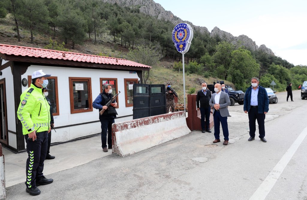 Bugün ziyaret ettiğimiz uygulama noktalarımızda, Polis merkezimizde, Jandarma Komutanlığımızda, Hastanemizde, 112 Merkezimizde ve VEFA Komuta merkezimizde

Bayram süresince fedakarca görevlerini sürdüren ve tedbirlerimizi uygulayan tüm çalışma arkadaşlarımıza minnettarız.

👏👏👏