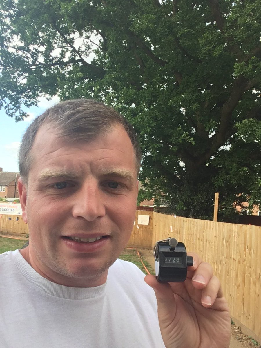 StephenJohno's tweet photo. I have just completed marathon number 41 out of 42.
Only 1 more marathon to go 💪🙌😃 728 laps of my 58 metre back garden every day. 
Total miles so far is 1,075.676 💪😃
We have raised £2,870 for our national treasure the NHS. https://t.co/p54kbJ9Jls https://t.co/bQ7VeRKDEf