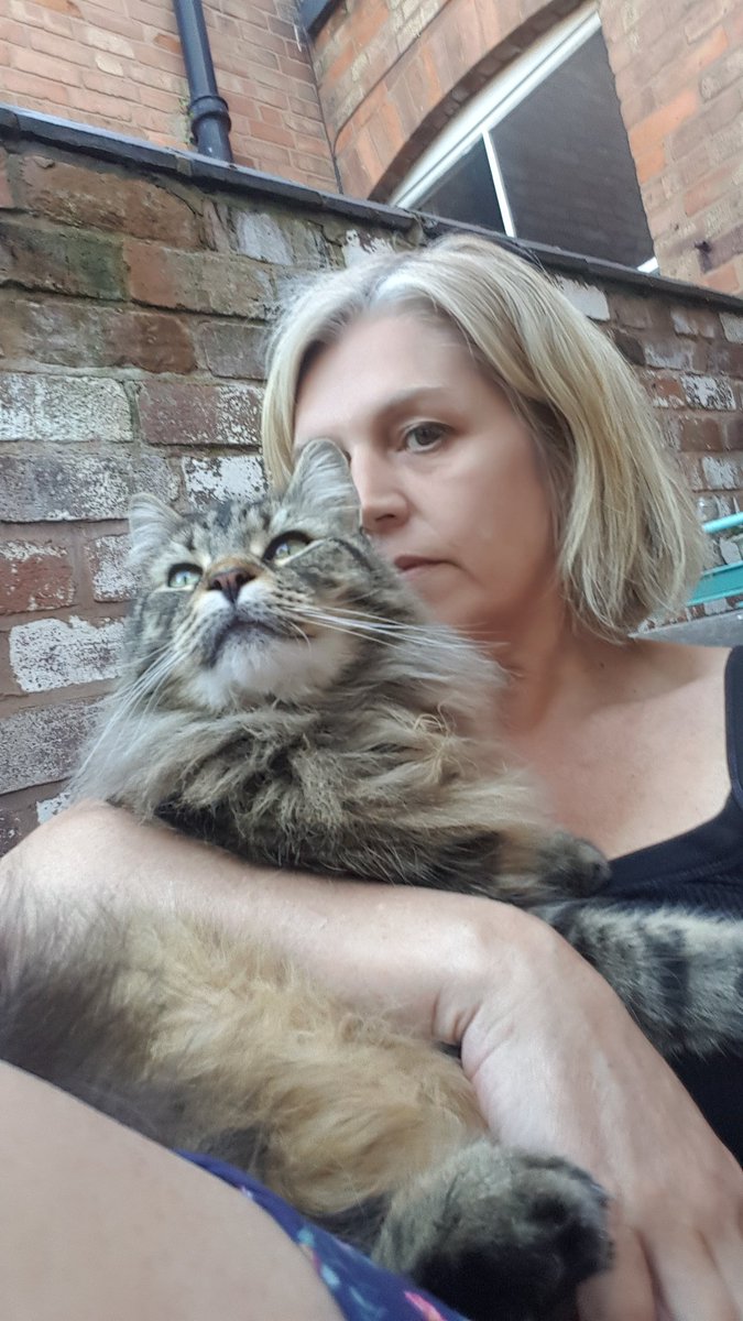 kyliesparkle's tweet photo. Garden raving with my lockdown buddy 😻🙋🏼‍♀️ @dj_davepearce 
#rollanotherphatone https://t.co/q7jGpWCd0k