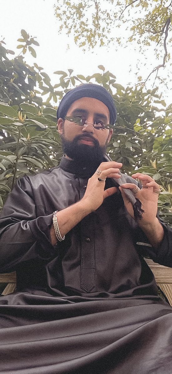 obeysyed's tweet photo. This was a FaceTime photoshoot, don’t worry I’m still Social DistancEid https://t.co/qcvG5pdaIQ