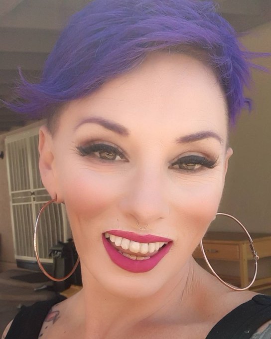 Well, hello my loves!  Im getting ready to jump on @chaturbate  at 2:30 PST (20 mins from now).  Come<a href="/tag/tattoos"class="tags"><span>#tattoos</span></a><a href="/tag/milf"class="tags"><span>#milf</span></a><a href="/tag/bigtits"class="tags"><span>#bigtits</span></a>