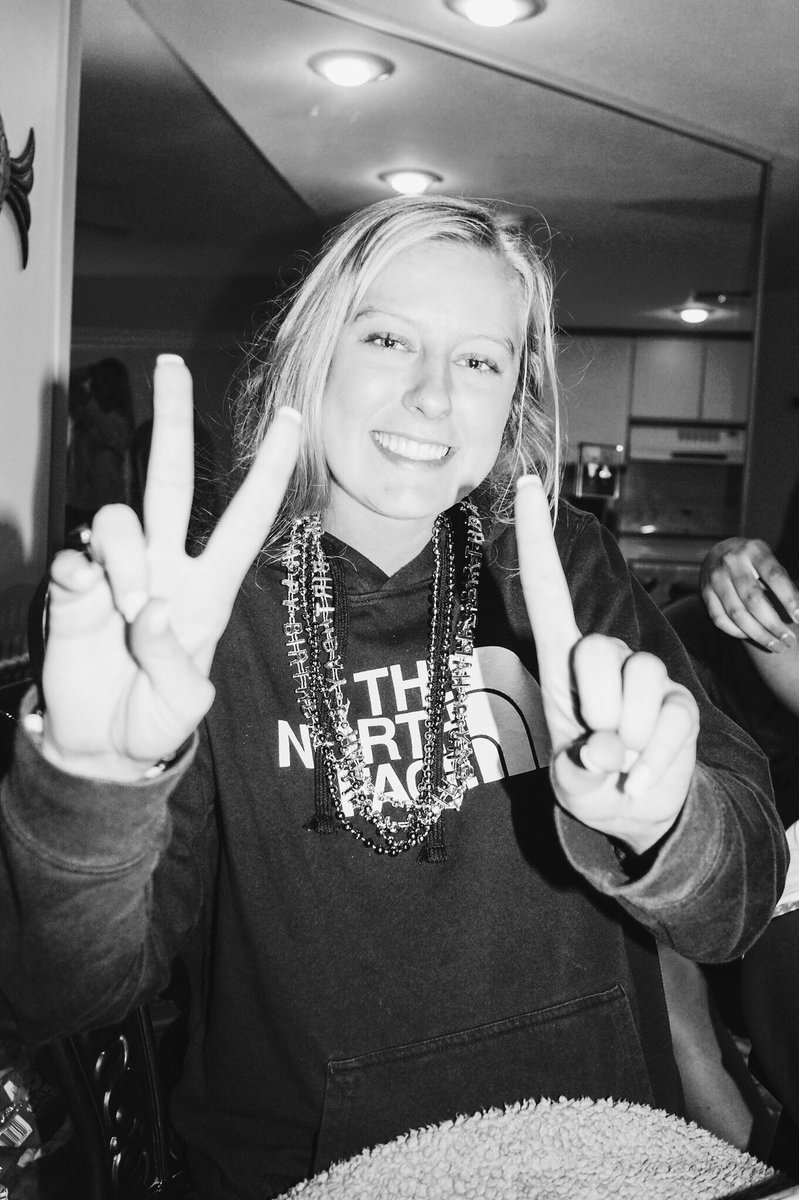 Caroline Cowles tweet media