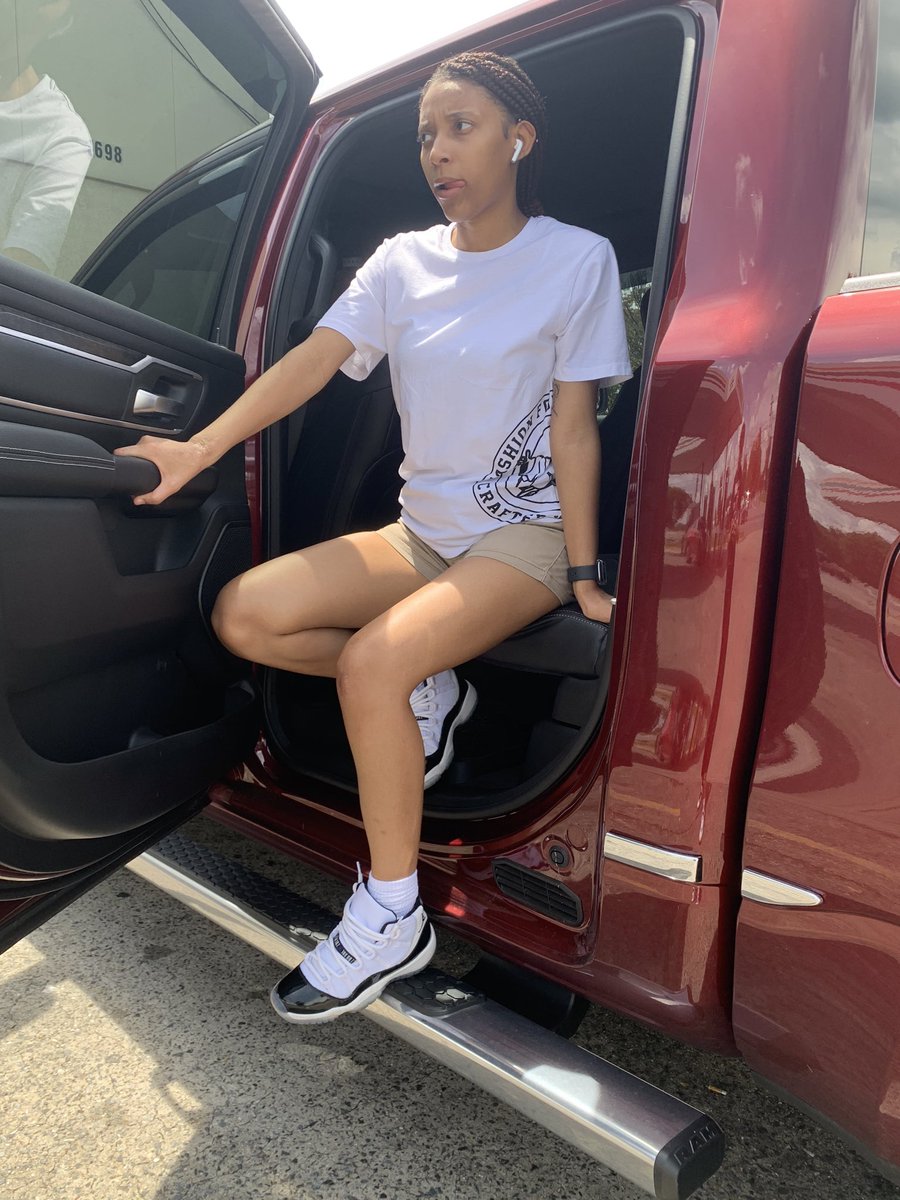 Teaja15's tweet photo. Finna pull up on yo boo like what it do bae ⚽️. https://t.co/eyfZJj7PRQ
