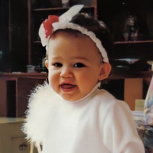 rustedrosepetal's tweet photo. thread of Miley Cyrus but she grows older as you keep scrolling https://t.co/02A52U3jgi