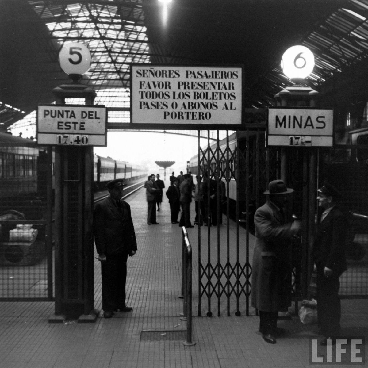 NicoMernies's tweet photo. ¡Que linda Montevideo! 🤩🔙

🎞️ Hart Preston en 1941 para revista Life de 🇺🇸 https://t.co/VQRrnjohVU