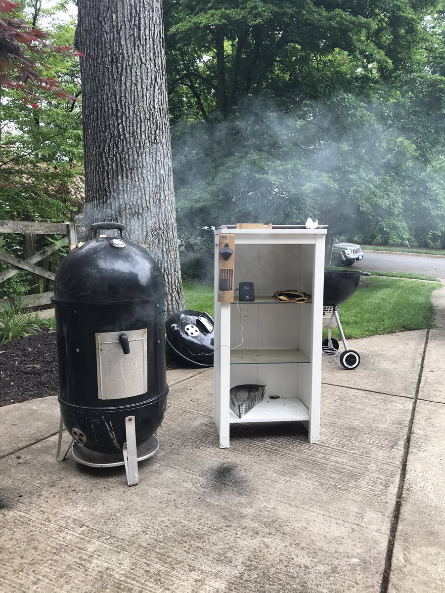 GiantLB56's tweet photo. Rolling smoke #memorialdayweekend2020 #weber #webersmokeymountain #cromdillybbq #vabbq https://t.co/gt9AVMzl8s