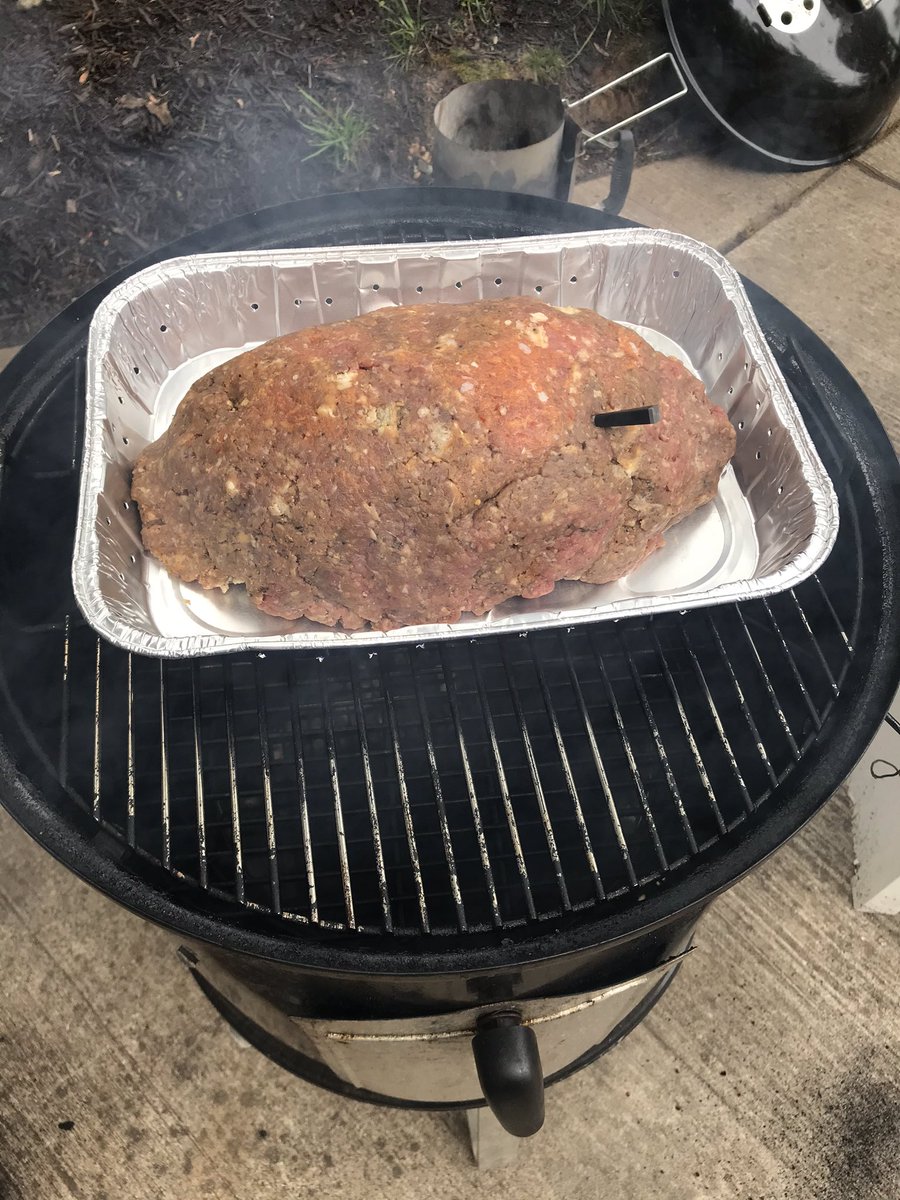 GiantLB56's tweet photo. Rolling smoke #memorialdayweekend2020 #weber #webersmokeymountain #cromdillybbq #vabbq https://t.co/gt9AVMzl8s