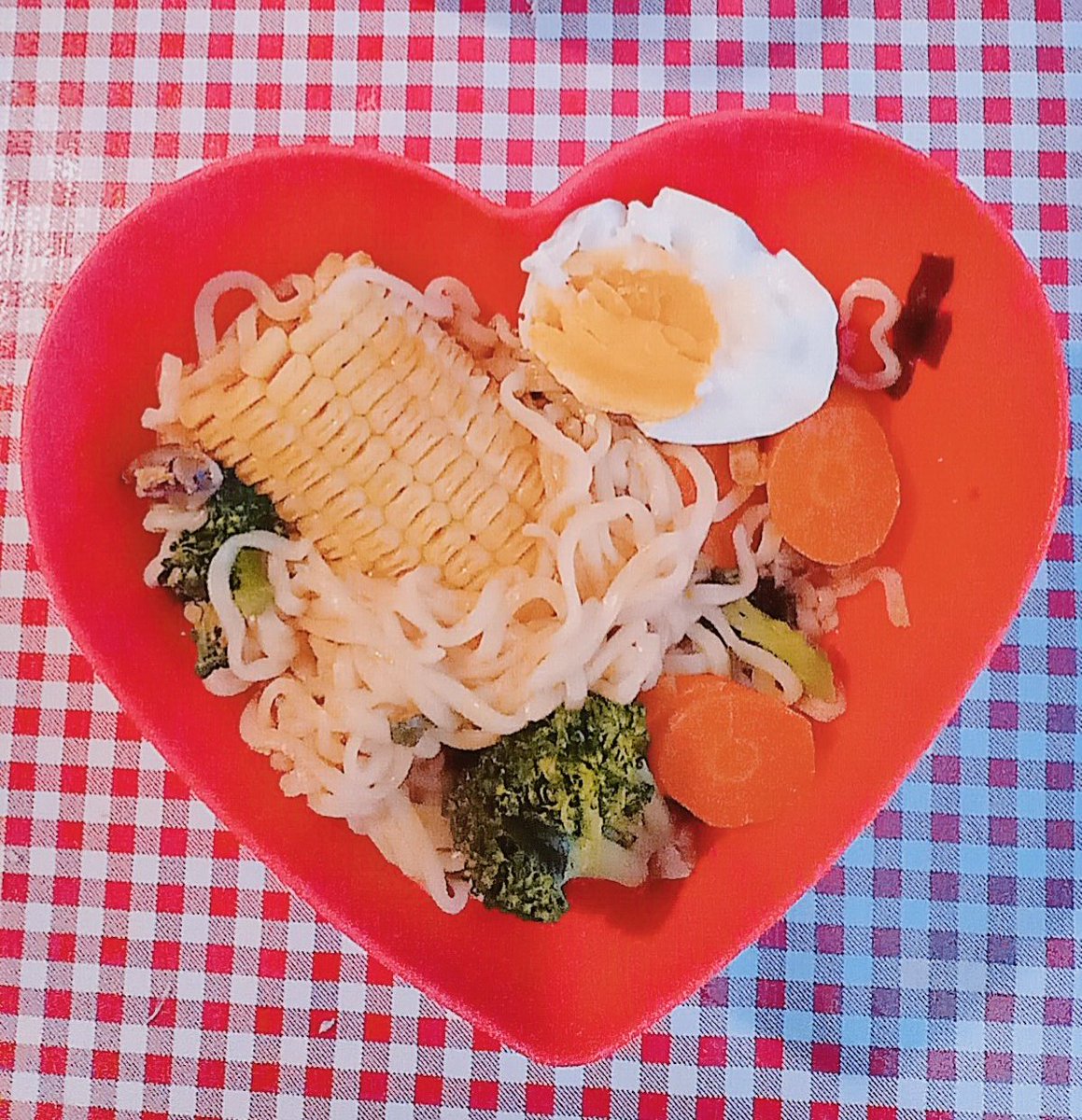 emmadonnamoon's tweet photo. ¡Así quedó! 🥚🥕🥦🥬🌽🍄.
#Ramyon #Ramen #cuarentena #FelizDomingo https://t.co/4eU8pJrua6